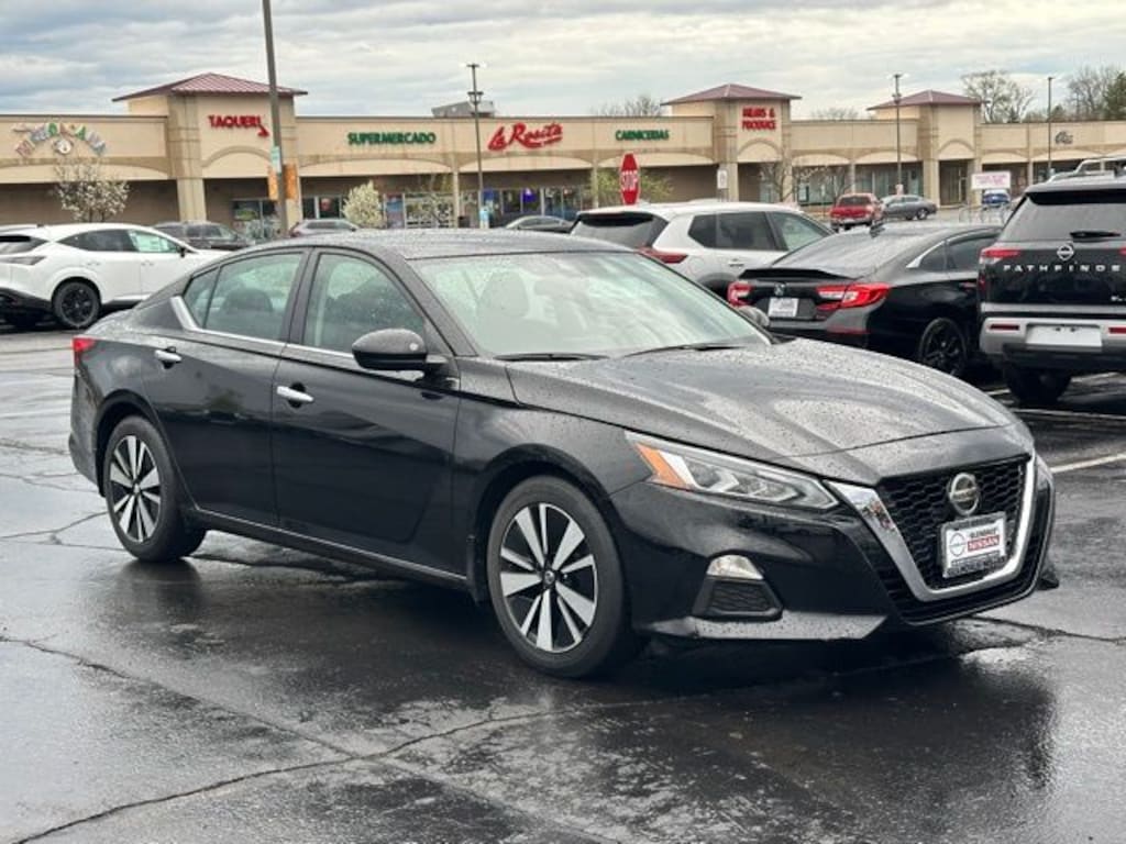 Used 2022 Nissan Altima 2.5 SV Sedan