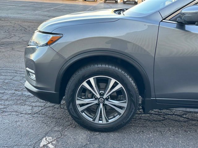 2019 Nissan Rogue SV photo 6