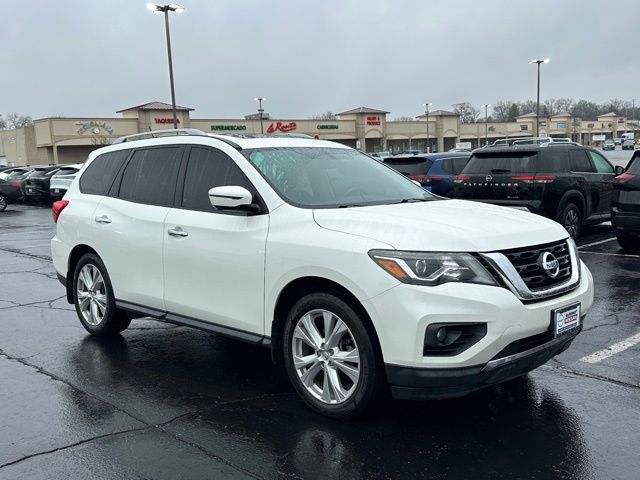2018 Nissan Pathfinder SL photo 2