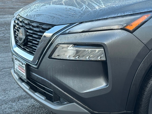 2023 Nissan Rogue SV photo 3