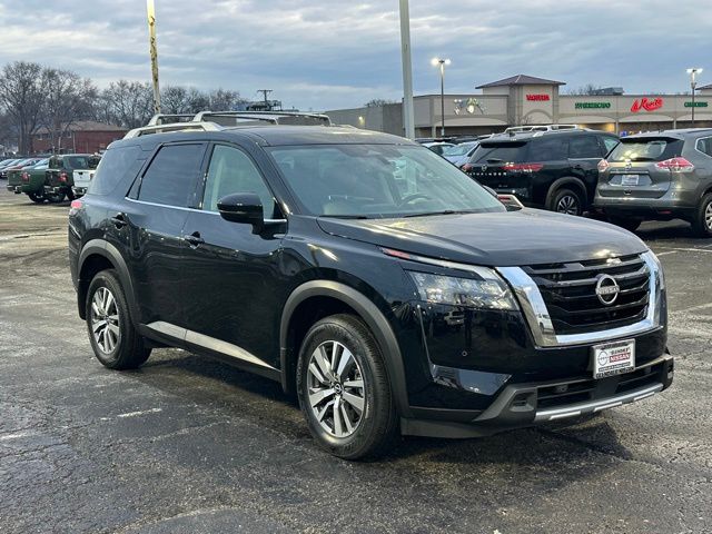 2025 Nissan Pathfinder SL photo 2