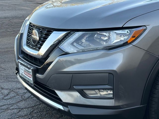 2019 Nissan Rogue SV photo 3
