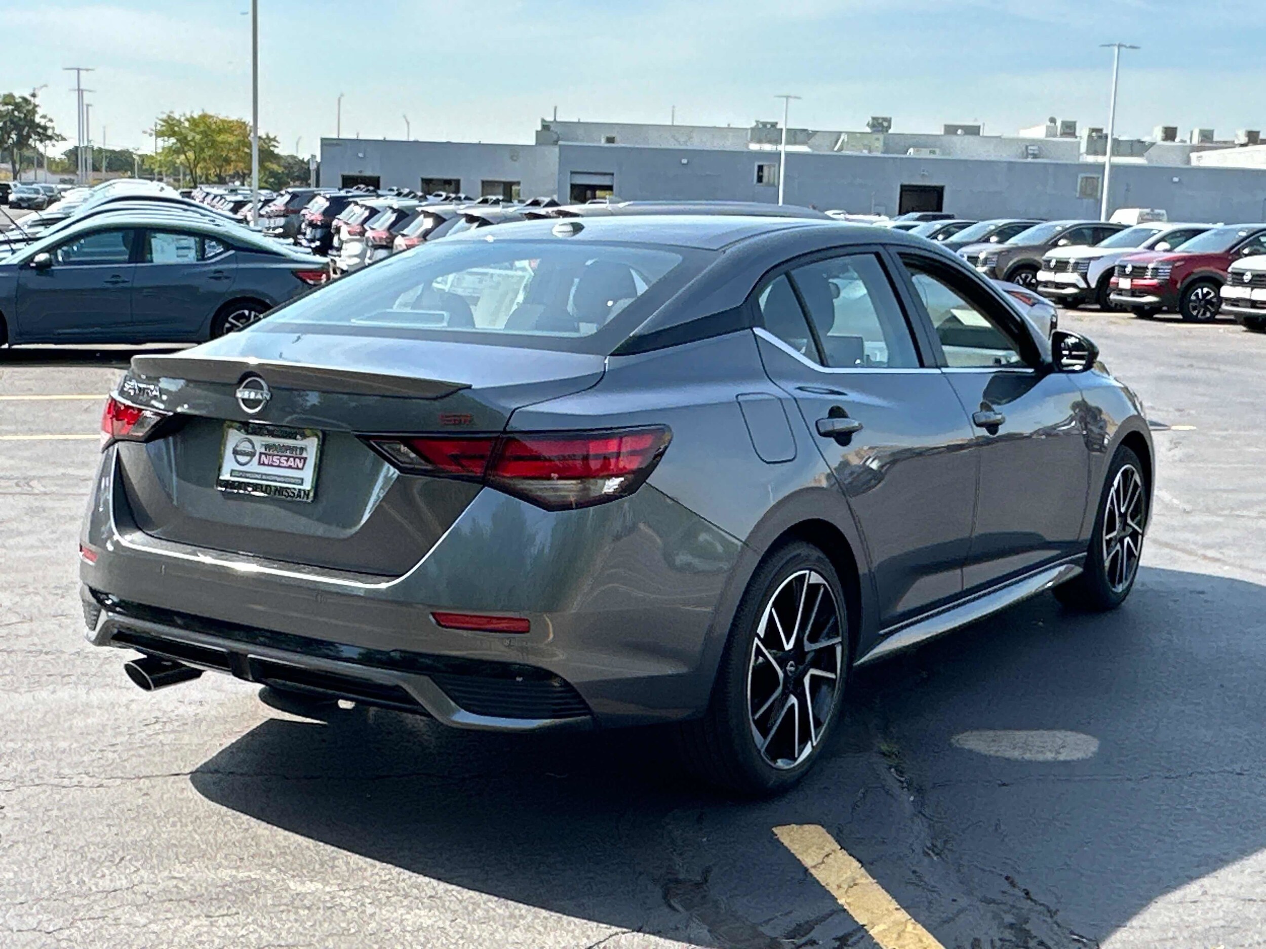 2025 Nissan Sentra SR photo 4