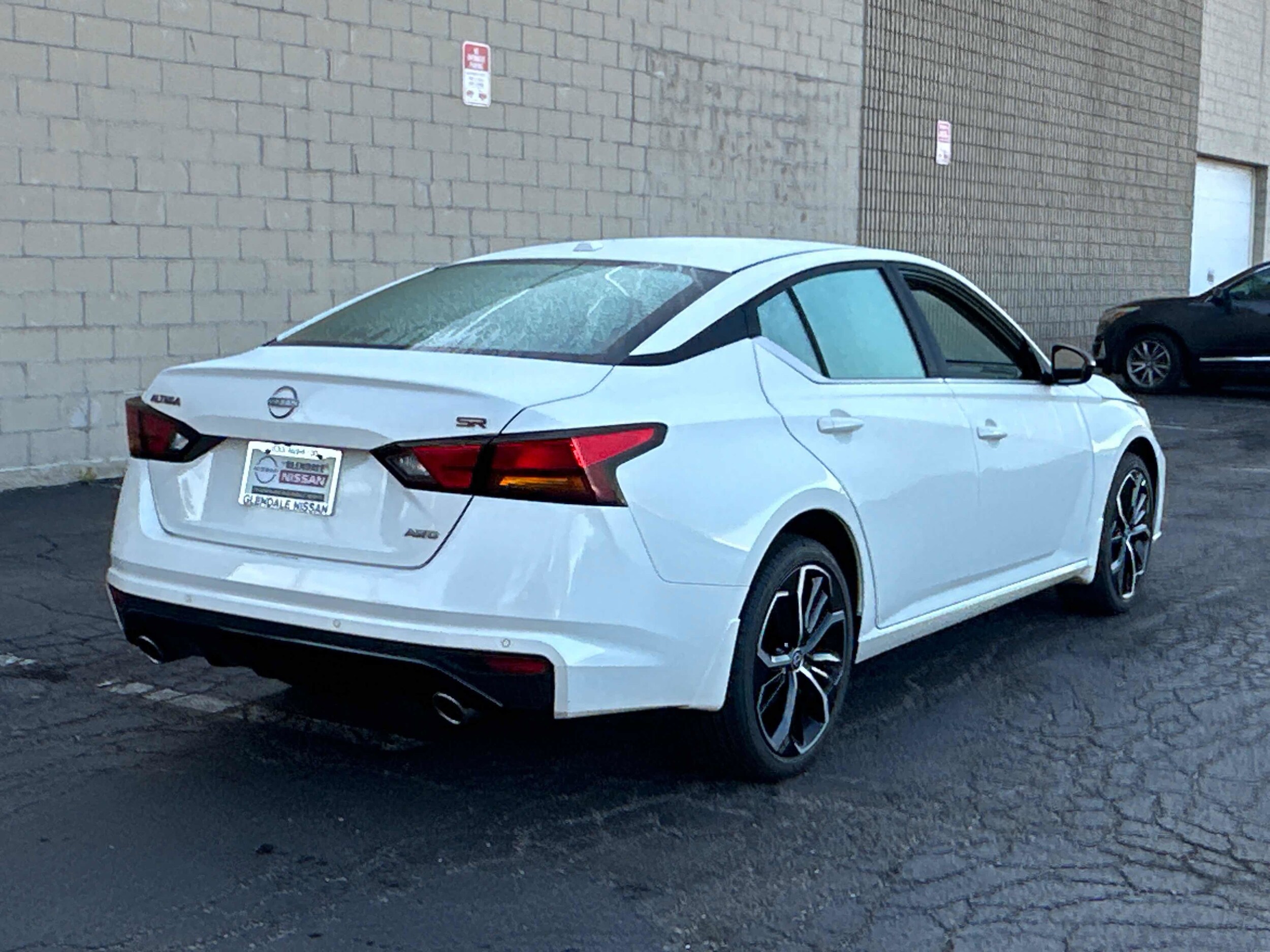 2025 Nissan Altima SR photo 4