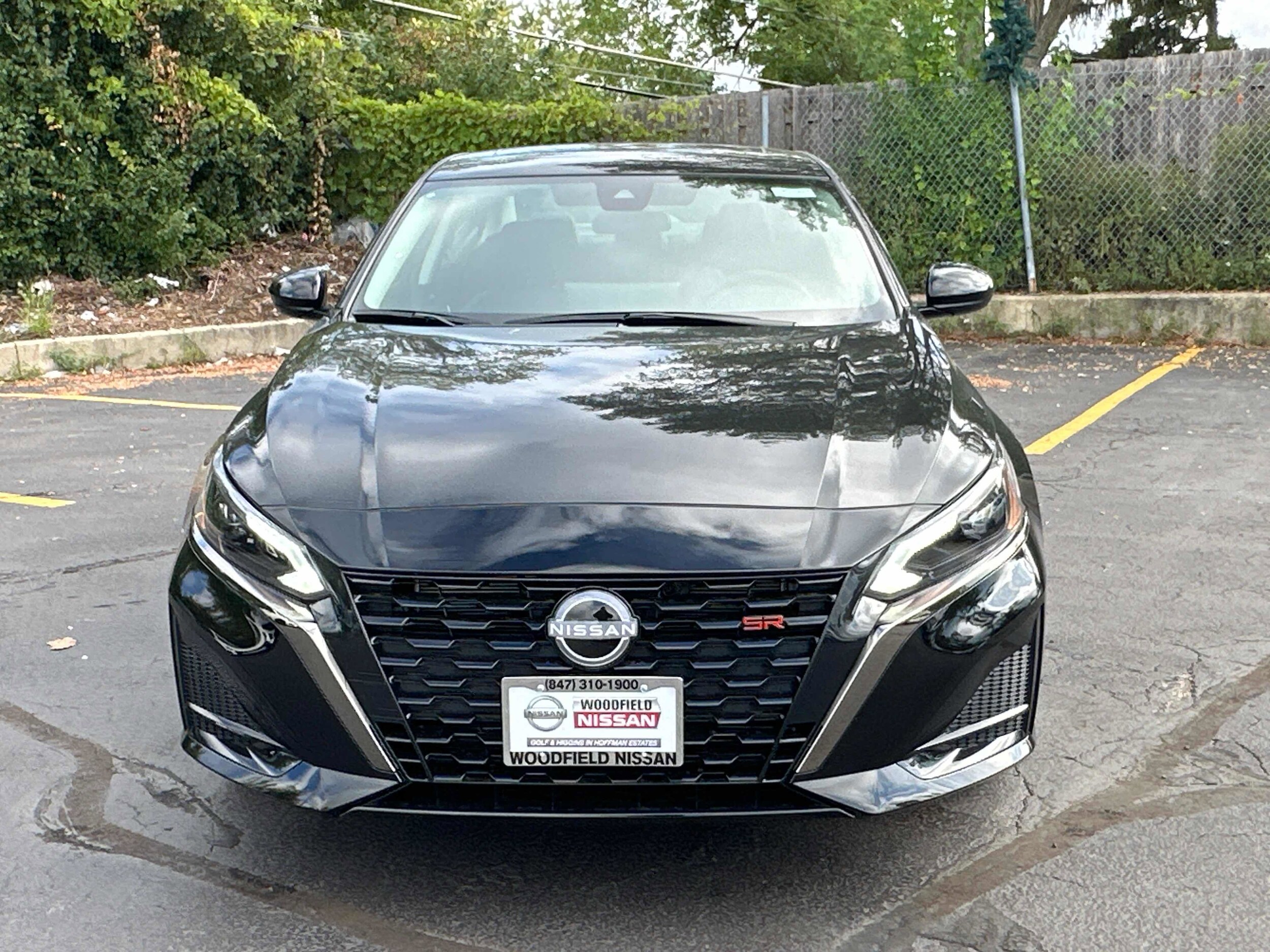 2025 Nissan Altima SR photo 2