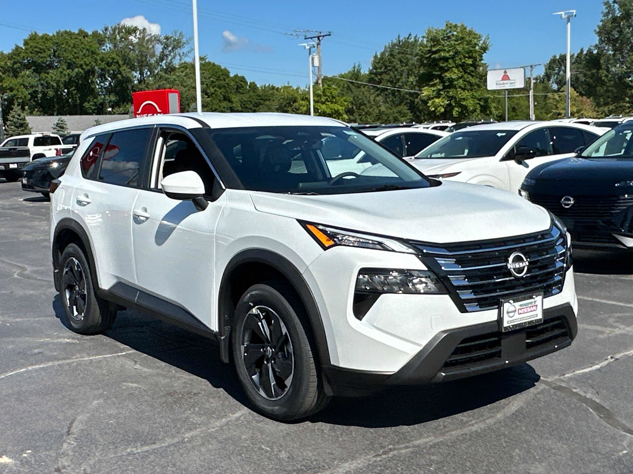 2026 Nissan Rogue SV photo 2