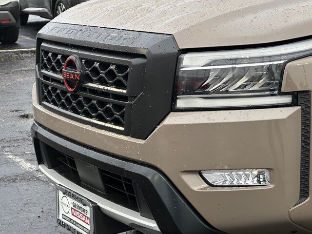 2023 Nissan Frontier PRO-4X photo 3