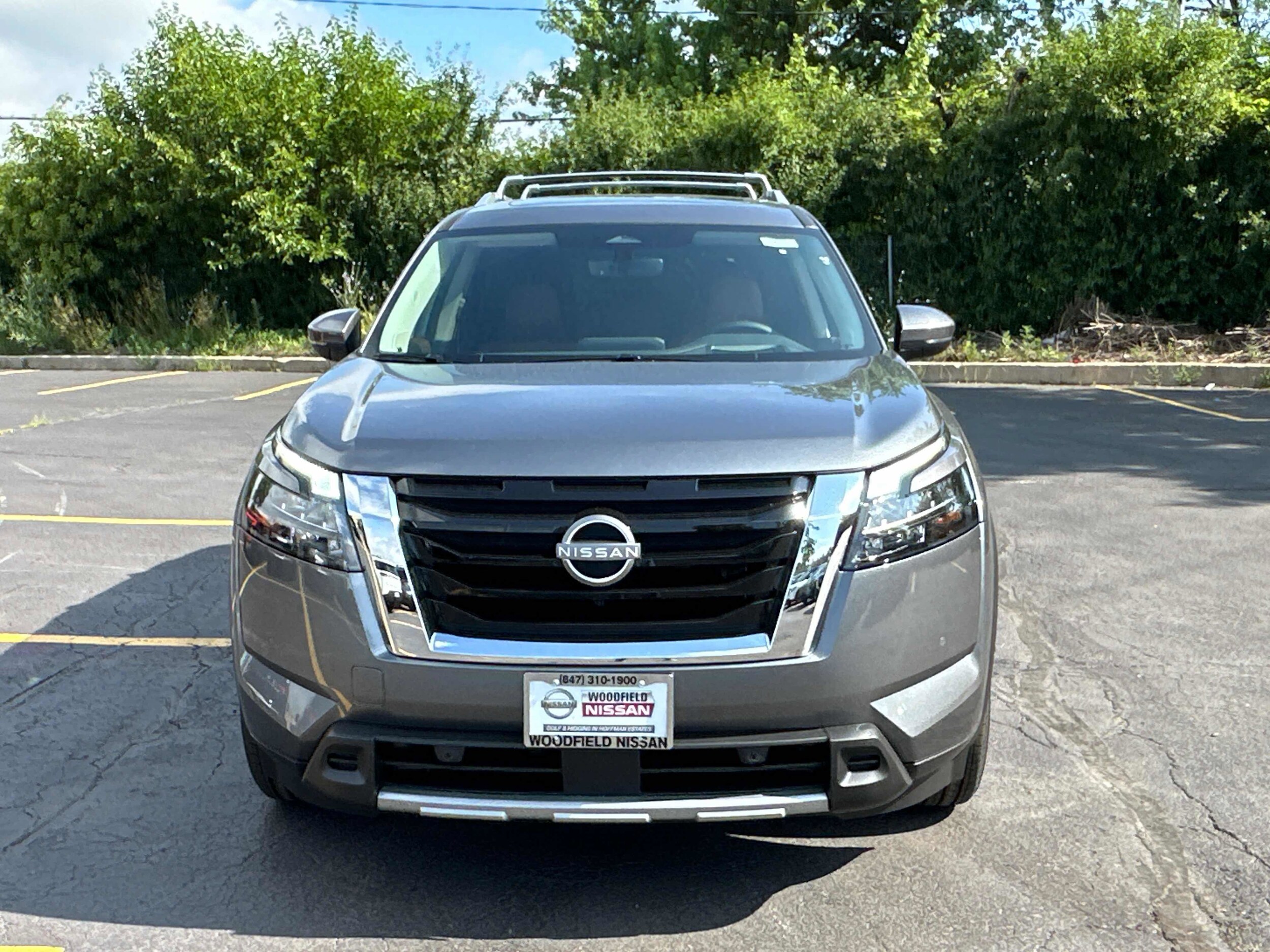 2025 Nissan Pathfinder Platinum photo 2