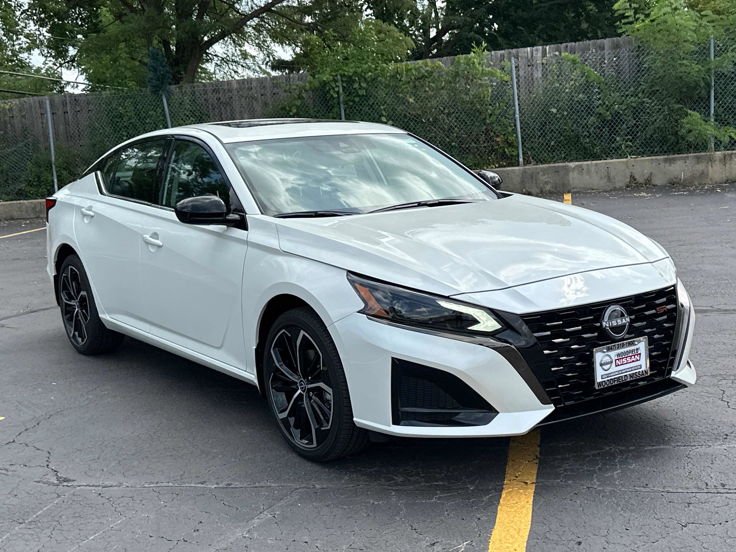 2025 Nissan Altima SR photo 2