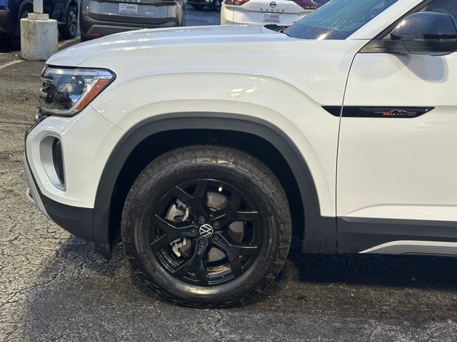 2024 Volkswagen Atlas 2.0T Peak Edition SE w/Technology photo 6