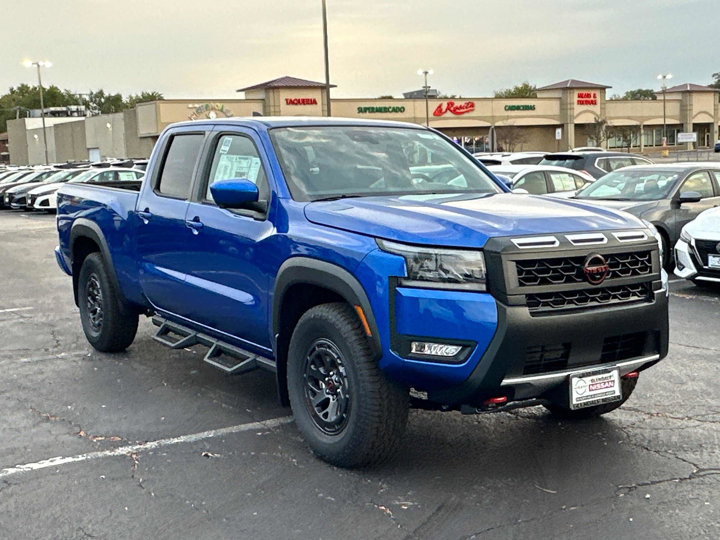 2026 Nissan Frontier PRO-4X Crew Cab photo 3