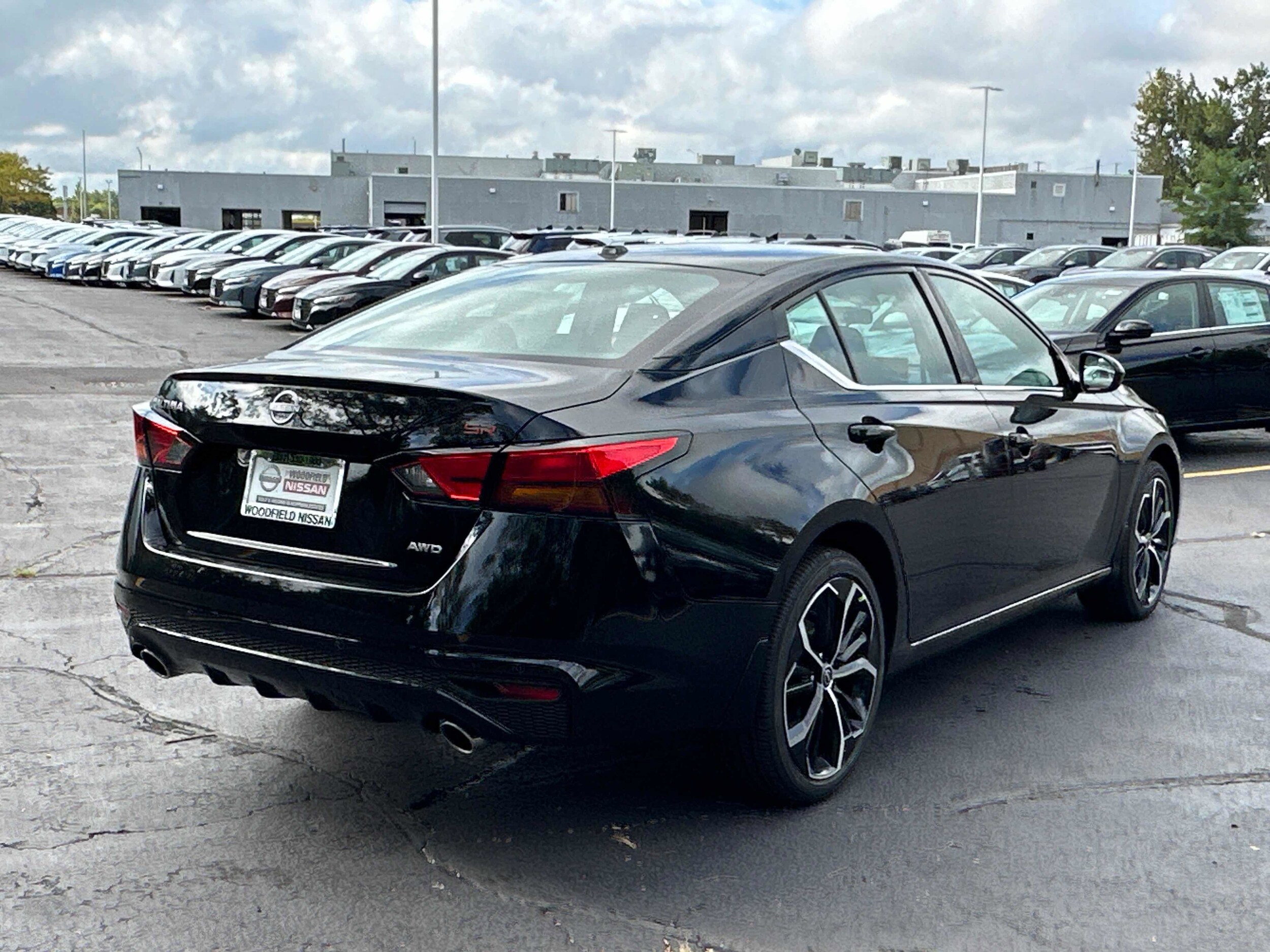 2025 Nissan Altima SR photo 4