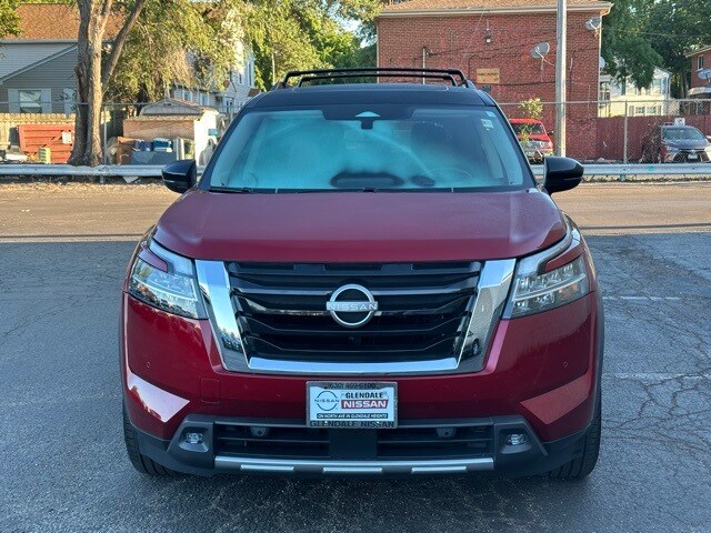 2022 Nissan Pathfinder Platinum photo 2