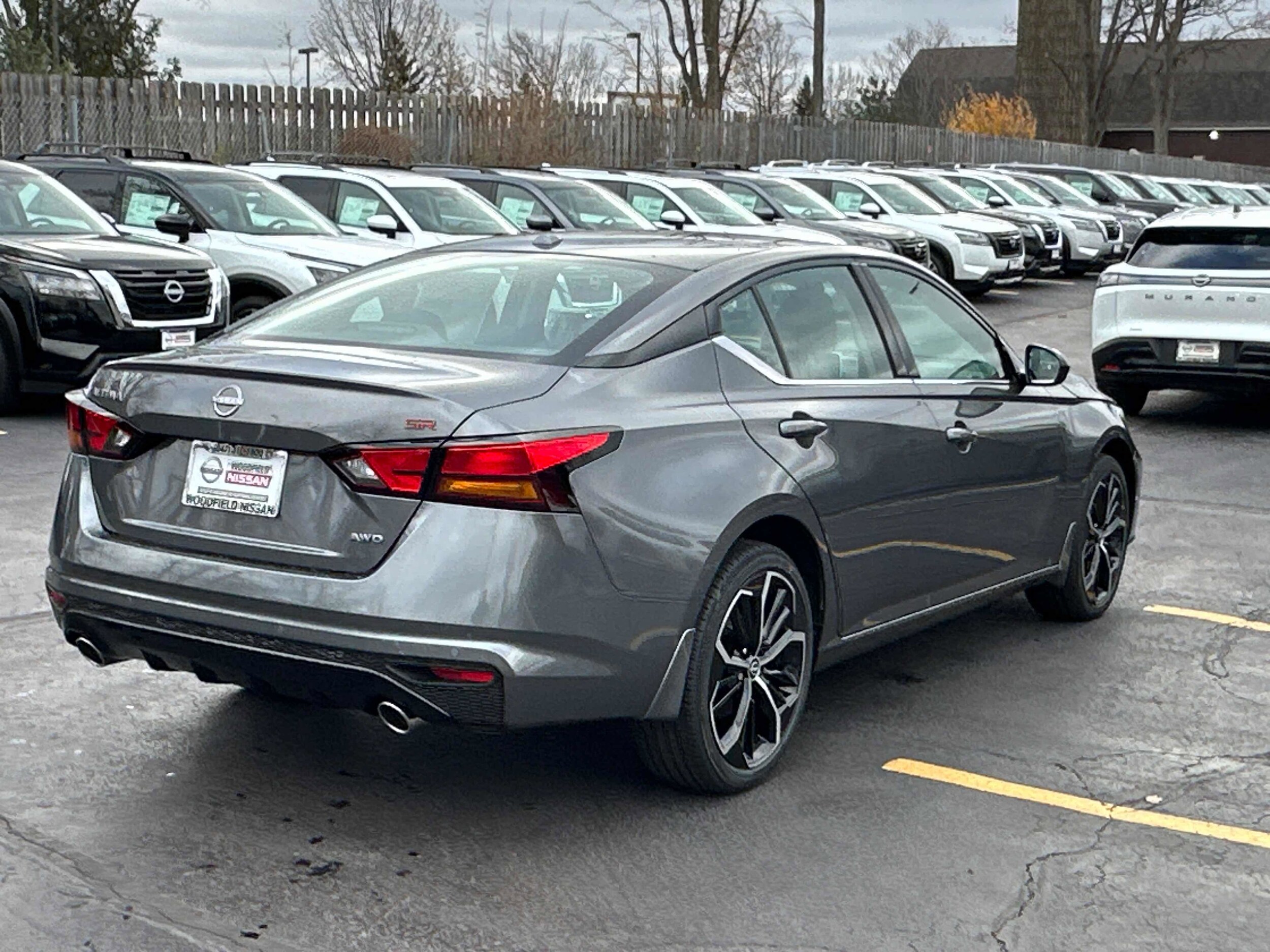 2025 Nissan Altima SR photo 3