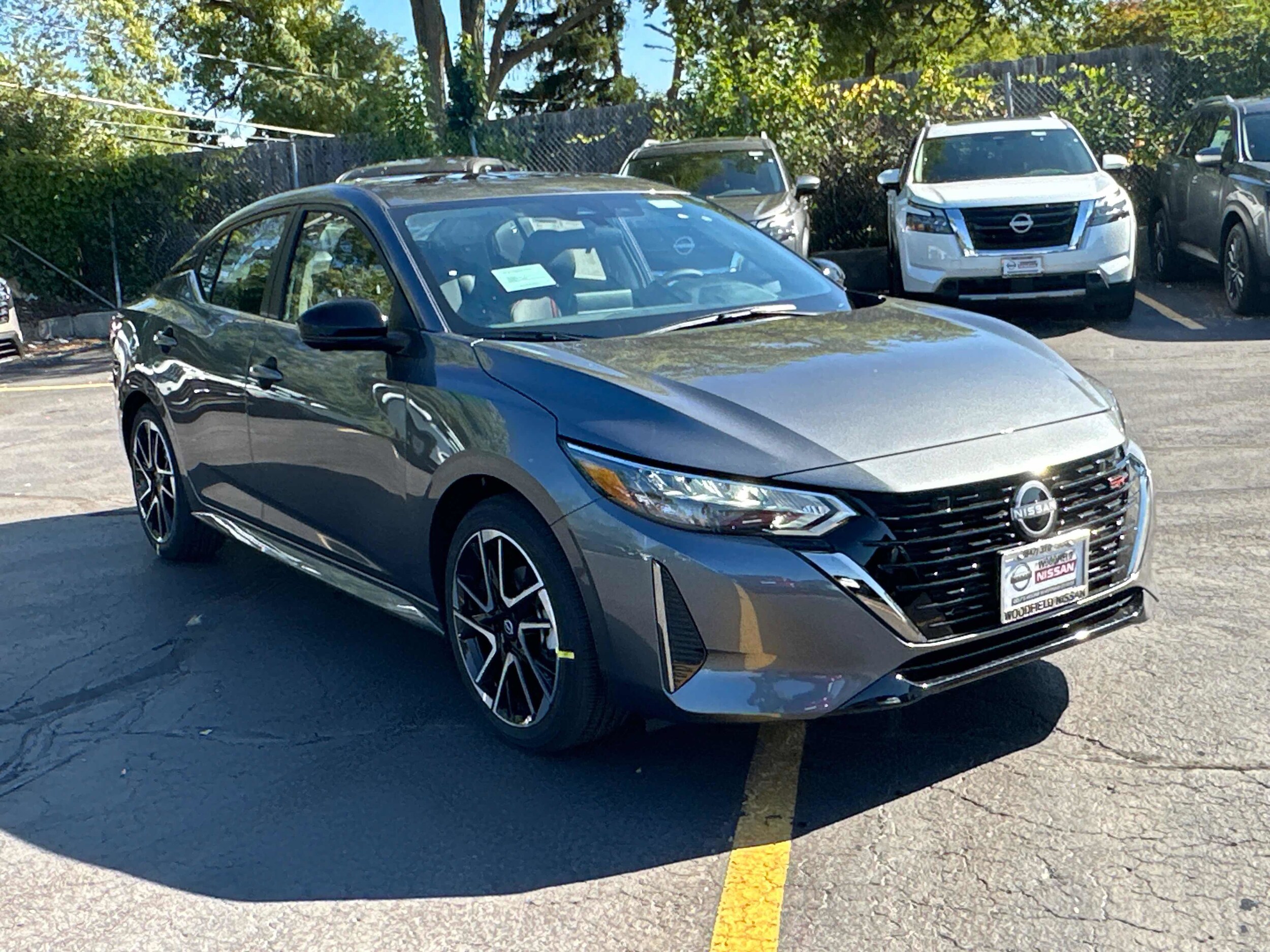 2025 Nissan Sentra SR photo 2