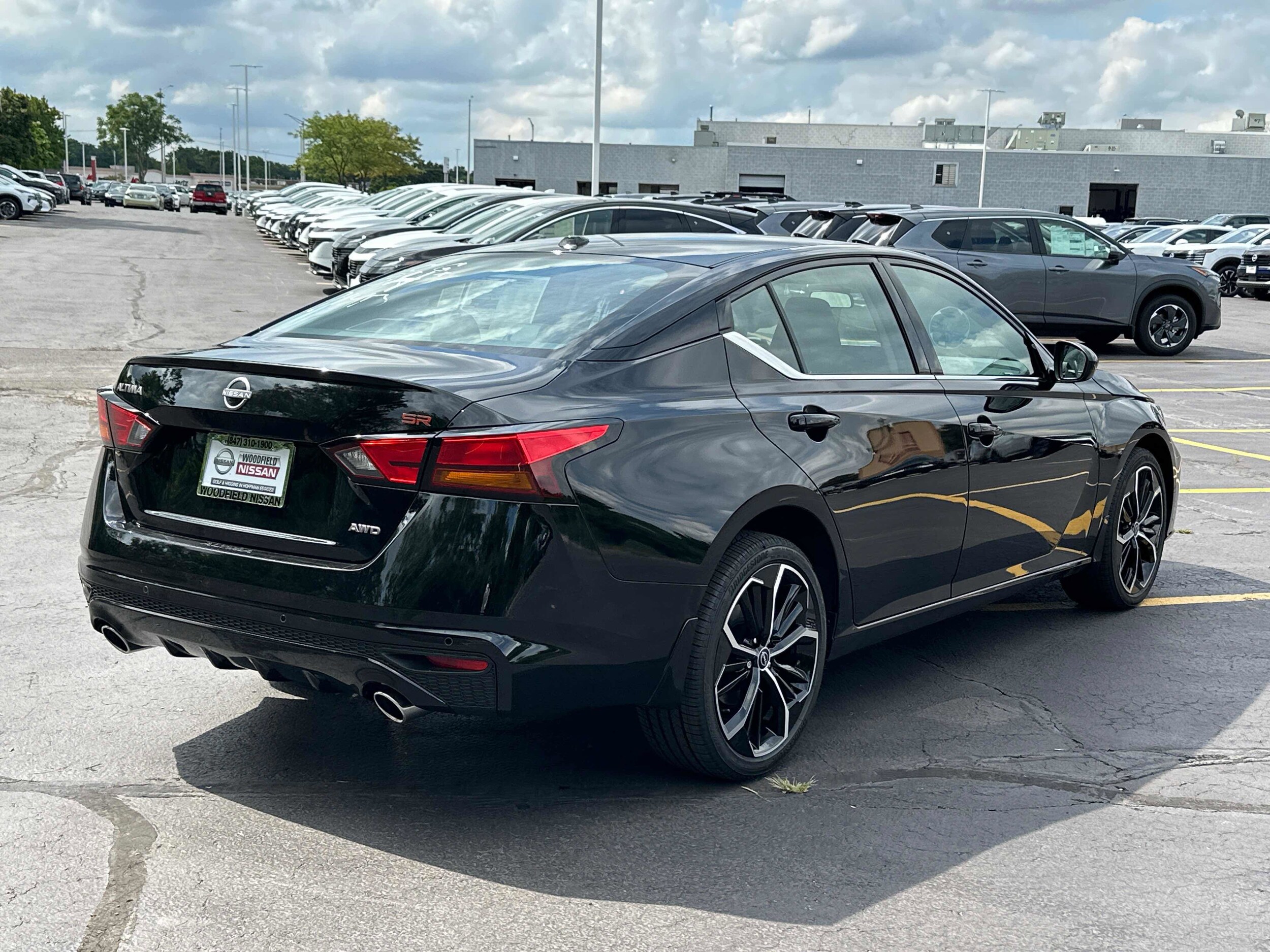 2025 Nissan Altima SR photo 4