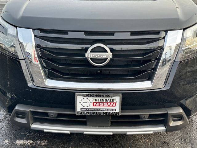 2025 Nissan Pathfinder SL photo 3