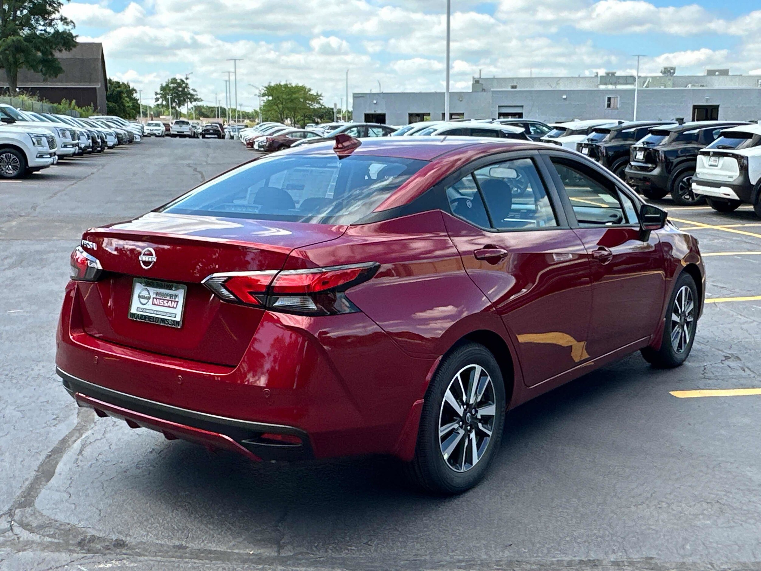 2025 Nissan Versa SV photo 4
