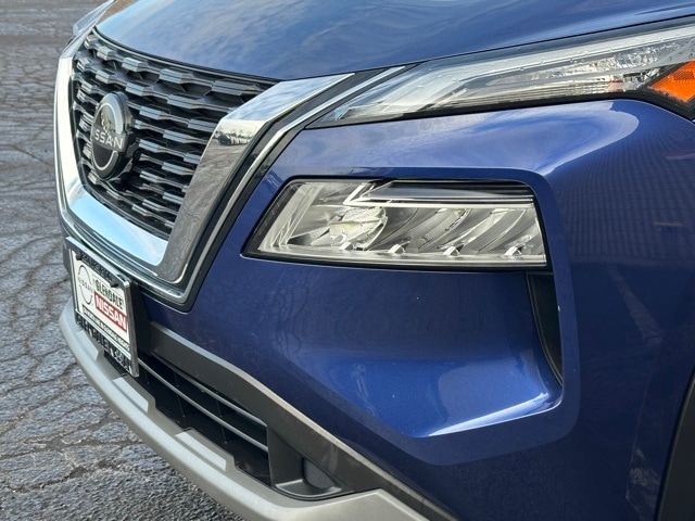 2023 Nissan Rogue SV photo 3