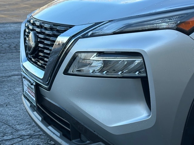 2023 Nissan Rogue SV photo 3