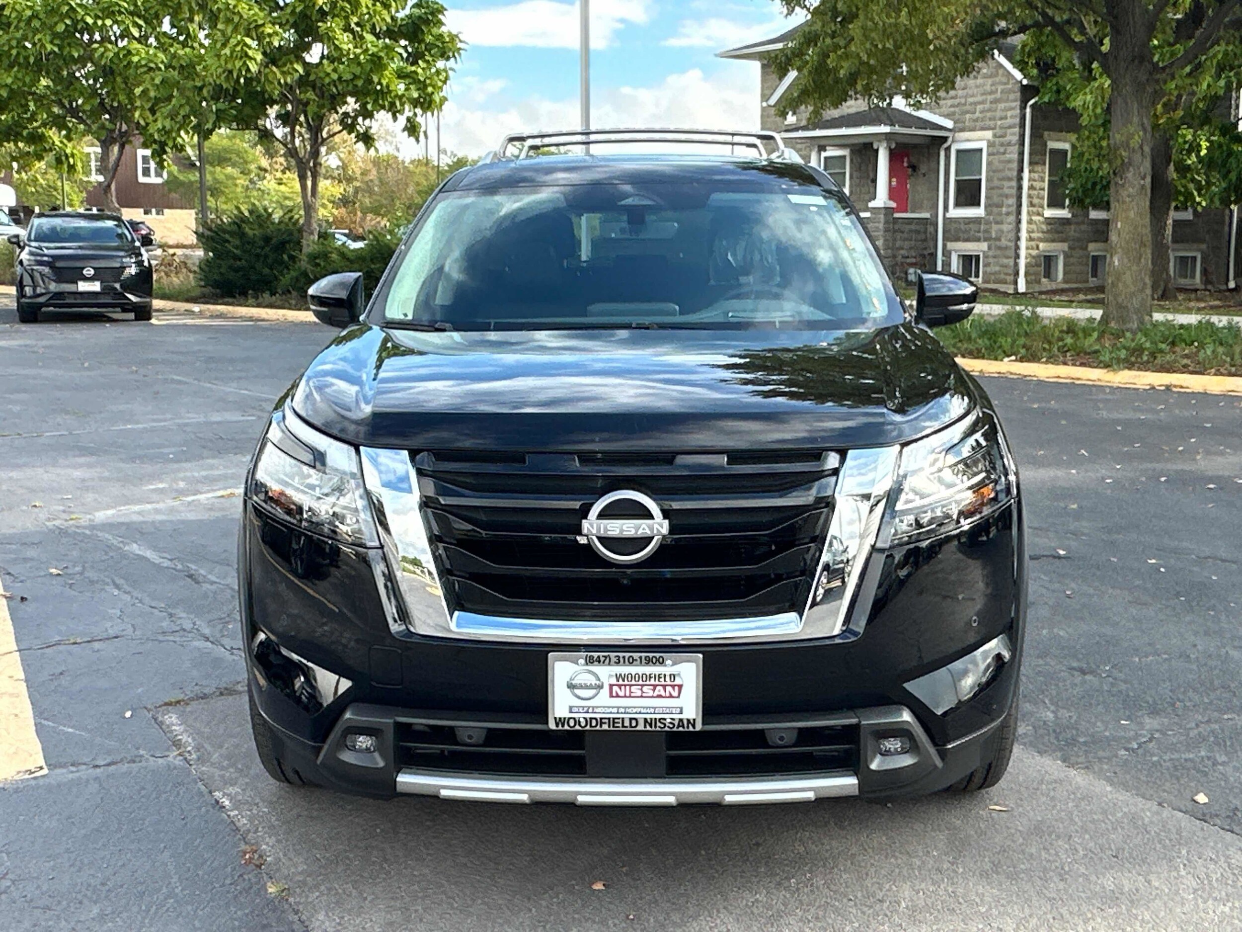 2025 Nissan Pathfinder Platinum photo 2