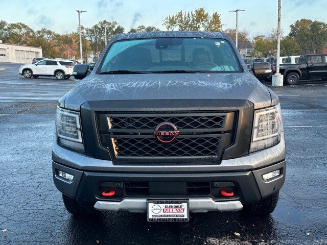 2024 Nissan Titan PRO-4X photo 2