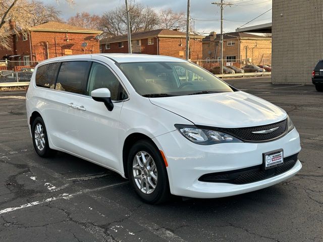2022 Chrysler Voyager LX photo 2
