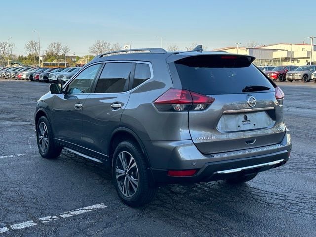2019 Nissan Rogue SV photo 5