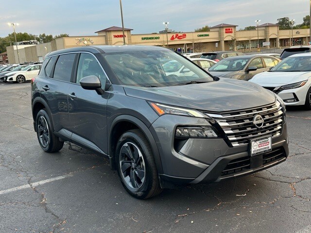 2025 Nissan Rogue SV photo 2