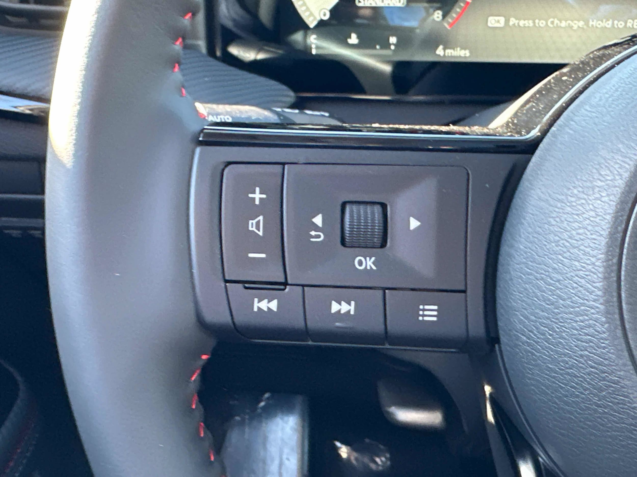 2026 Nissan KICKS SR - Photo 37