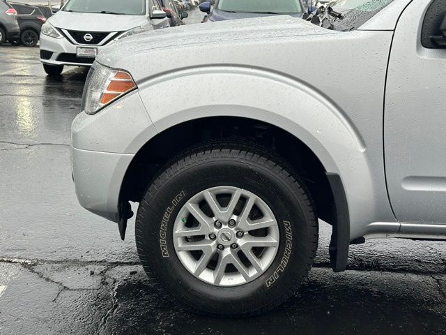 2016 Nissan Frontier SV photo 3