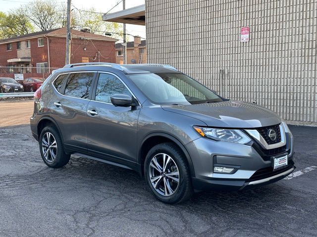2019 Nissan Rogue SV photo 2