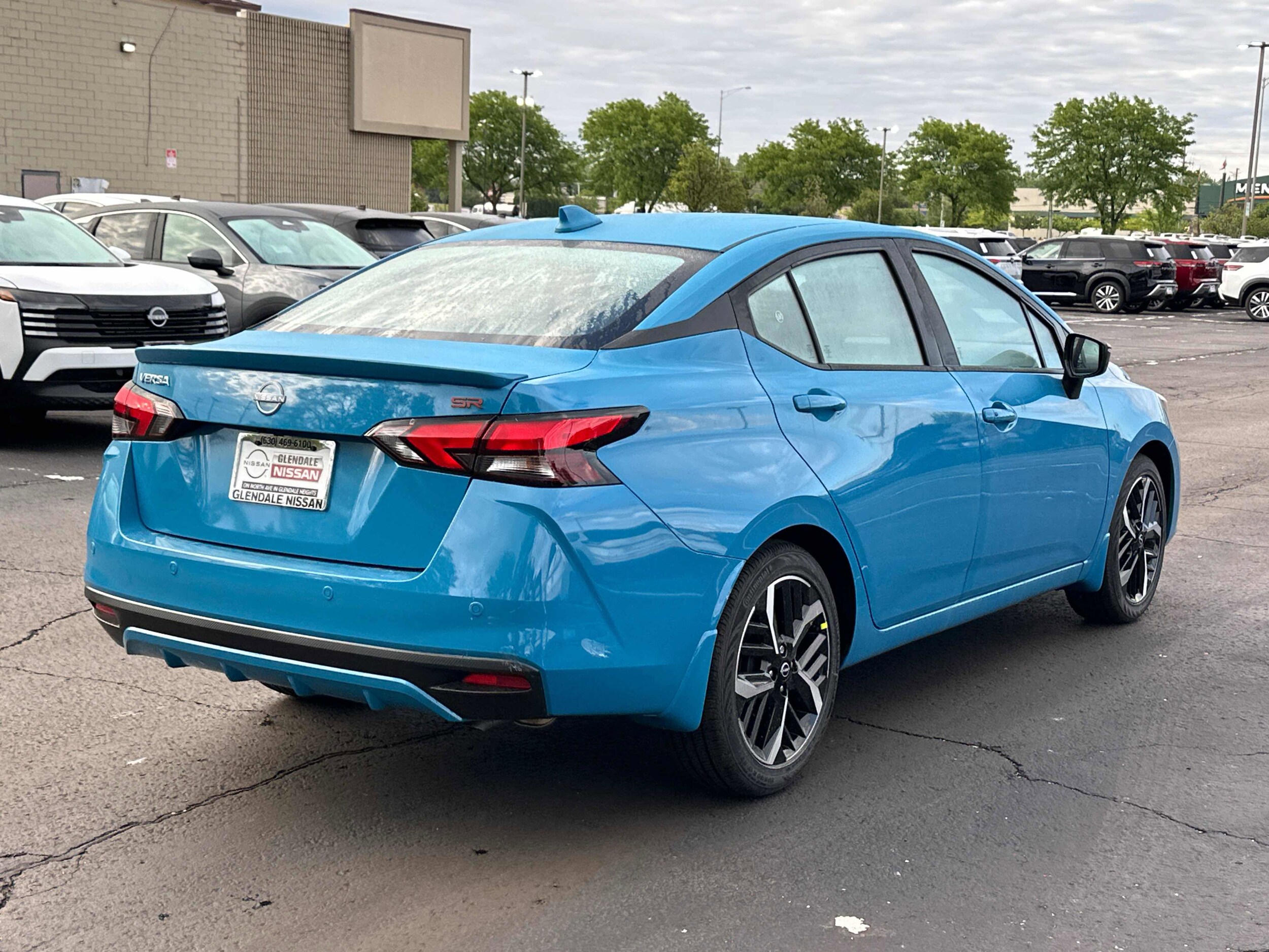 2025 Nissan Versa SR photo 4