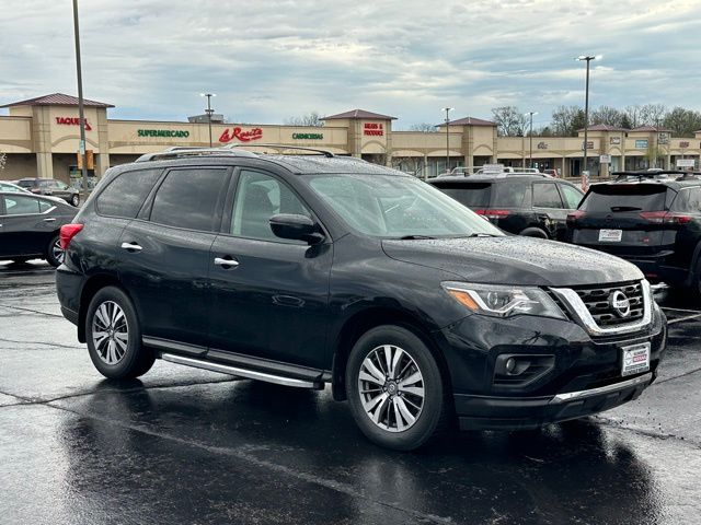 2020 Nissan Pathfinder SV photo 2