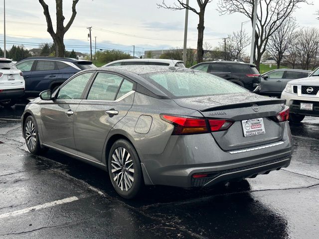 2023 Nissan Altima 2.5 SV photo 5