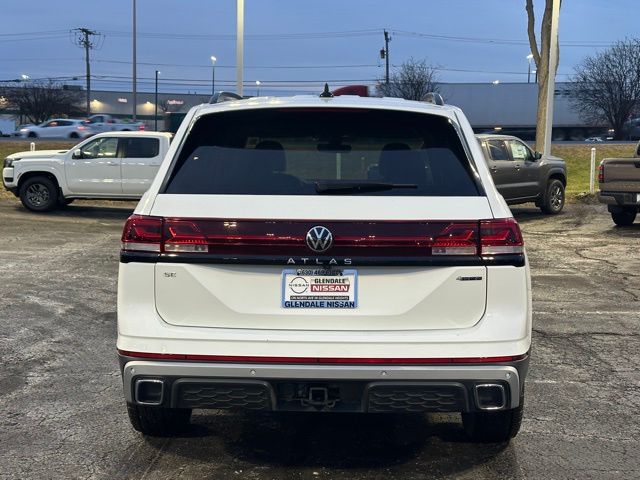 2024 Volkswagen Atlas 2.0T Peak Edition SE w/Technology photo 4