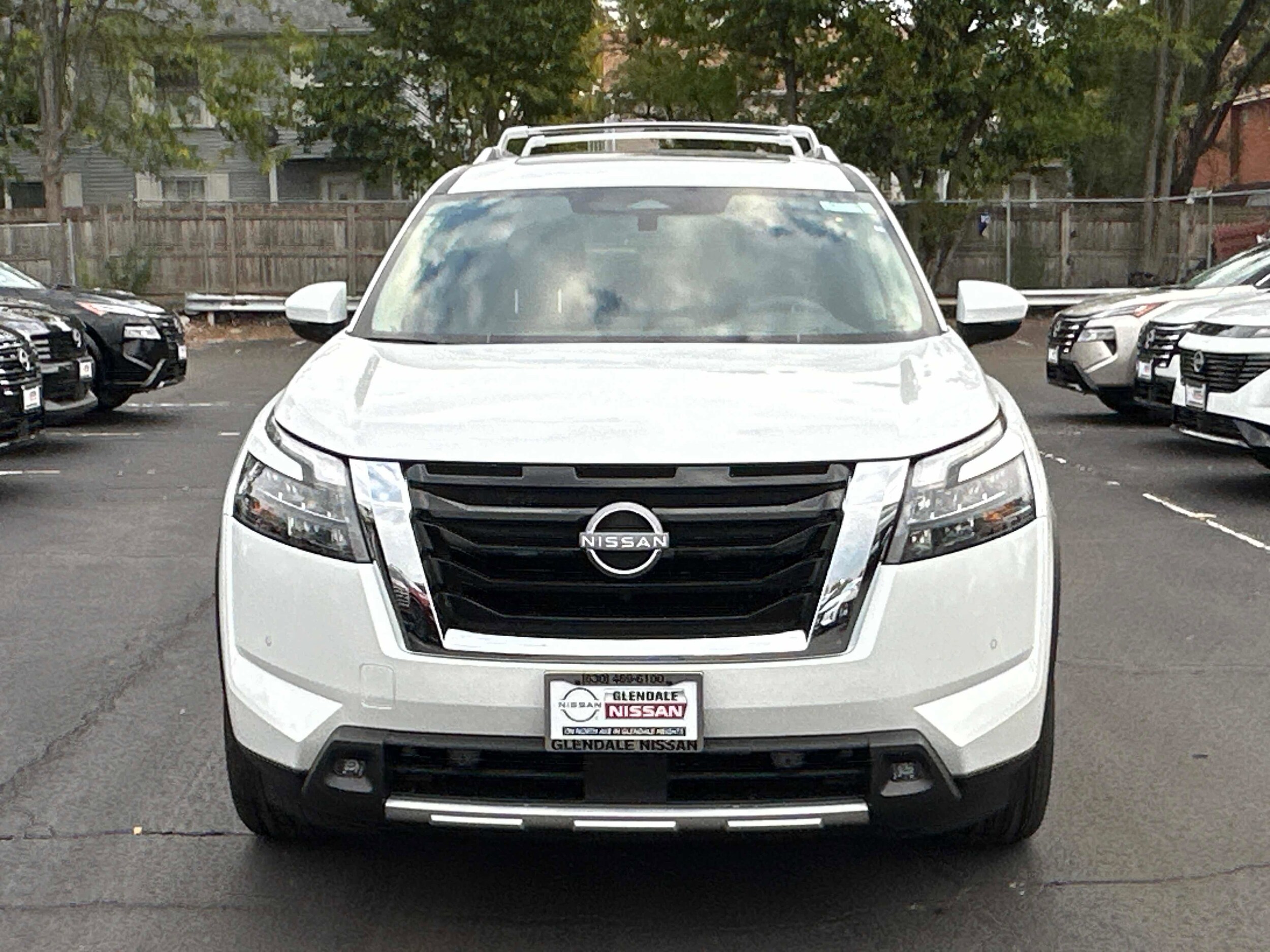 2025 Nissan Pathfinder Platinum photo 2