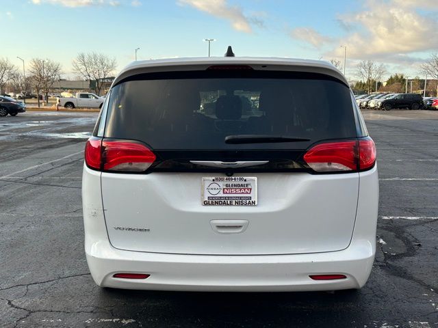 2022 Chrysler Voyager LX photo 4