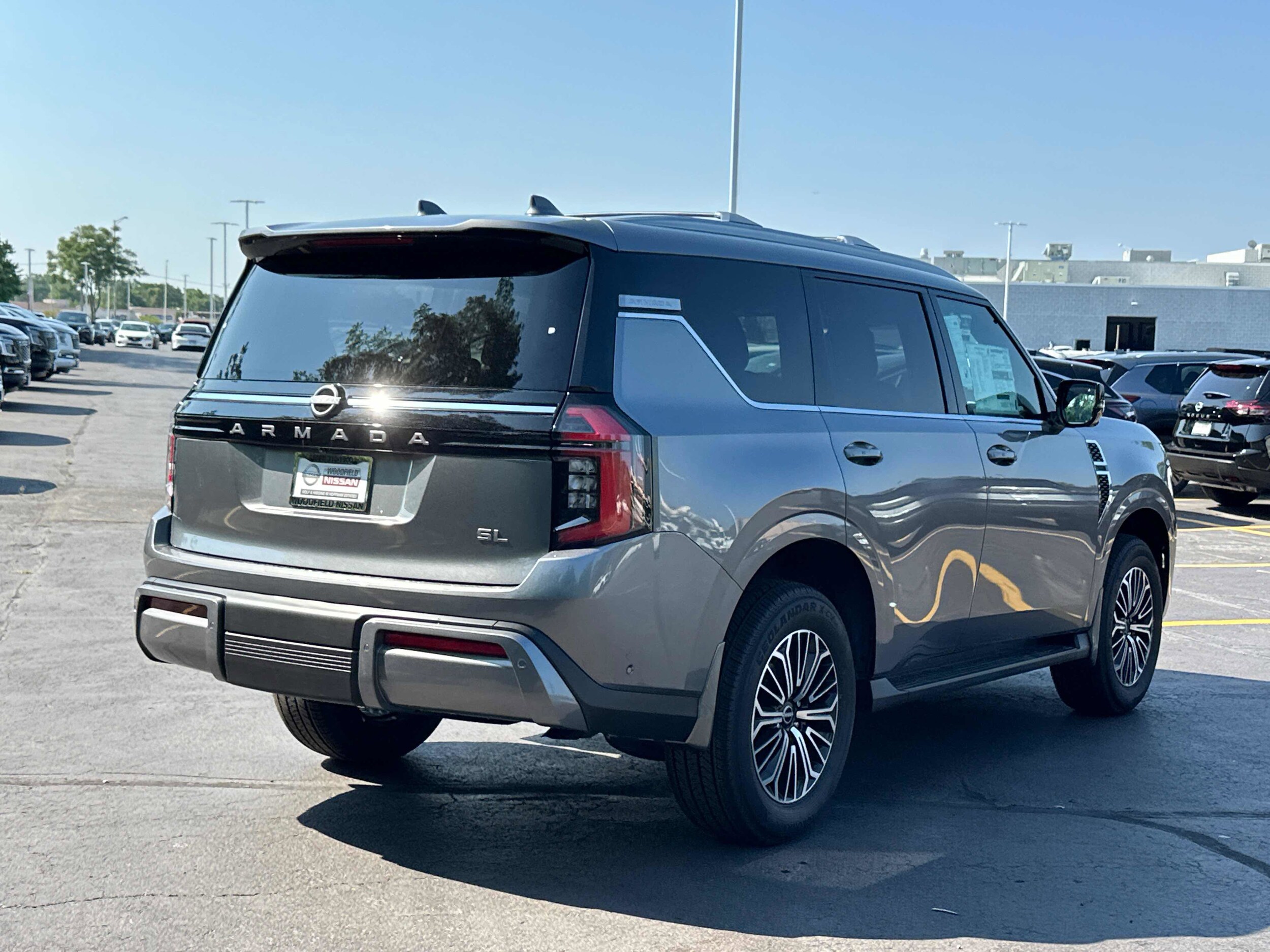 2025 Nissan Armada SL photo 3