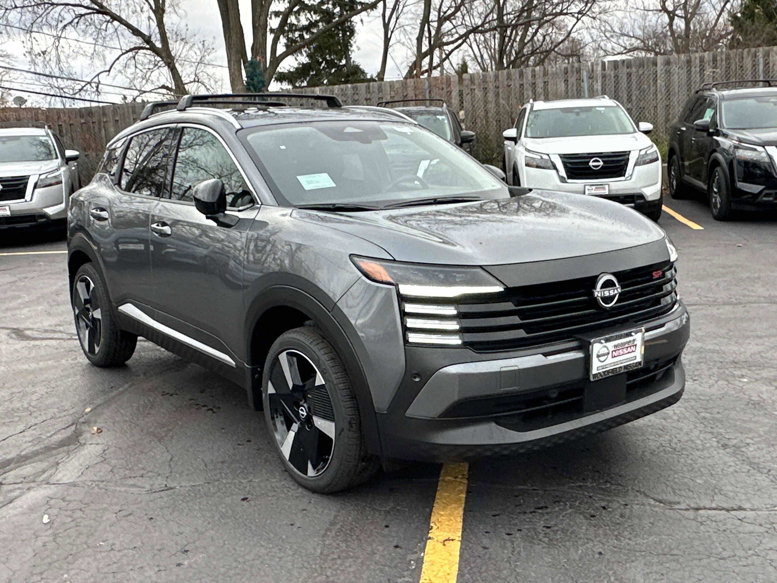 2026 Nissan Kicks SR photo 3