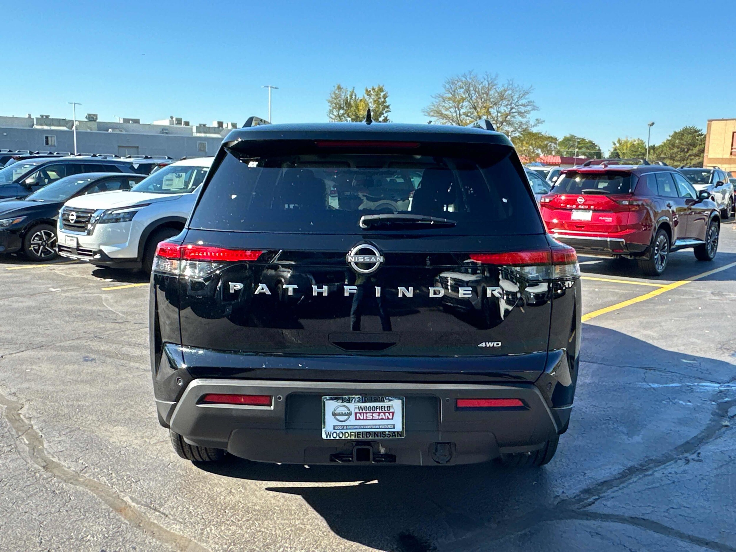 2025 Nissan Pathfinder SV photo 4