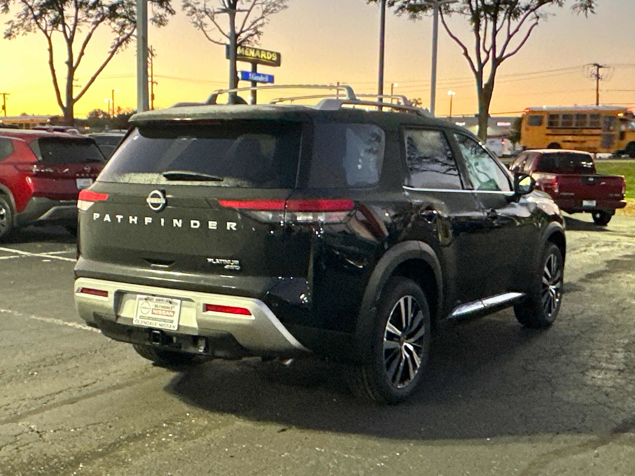 2025 Nissan Pathfinder Platinum photo 4