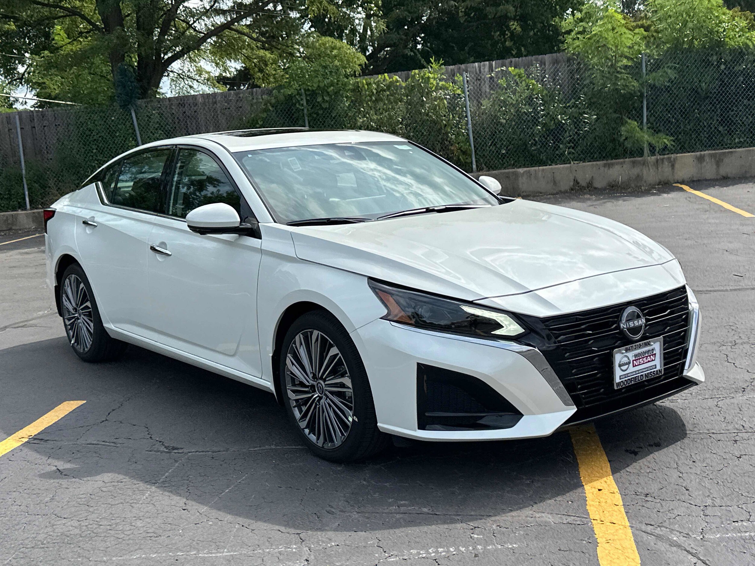 2025 Nissan Altima SL photo 3