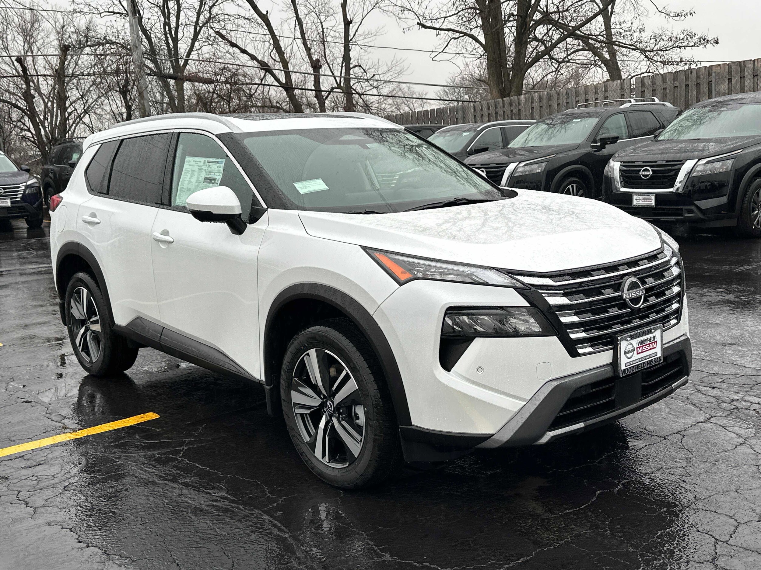 2025 Nissan Rogue SL photo 2