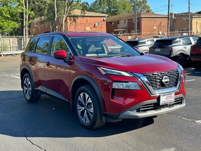 2022 Nissan Rogue SV photo 2