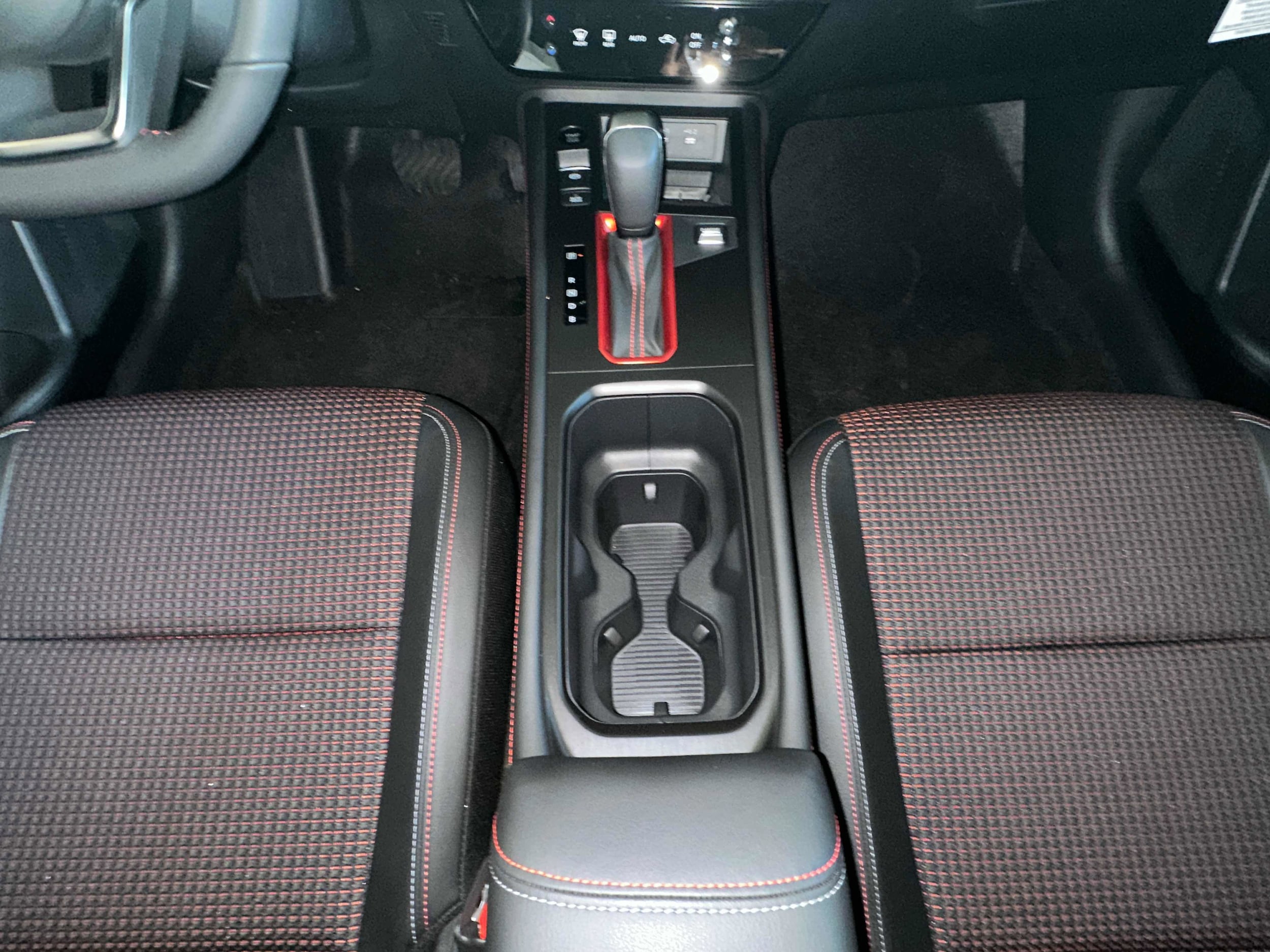 2025 Nissan Kicks SR AWD - Photo 28