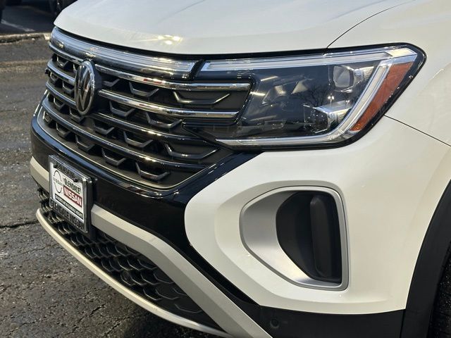 2024 Volkswagen Atlas 2.0T Peak Edition SE w/Technology photo 3
