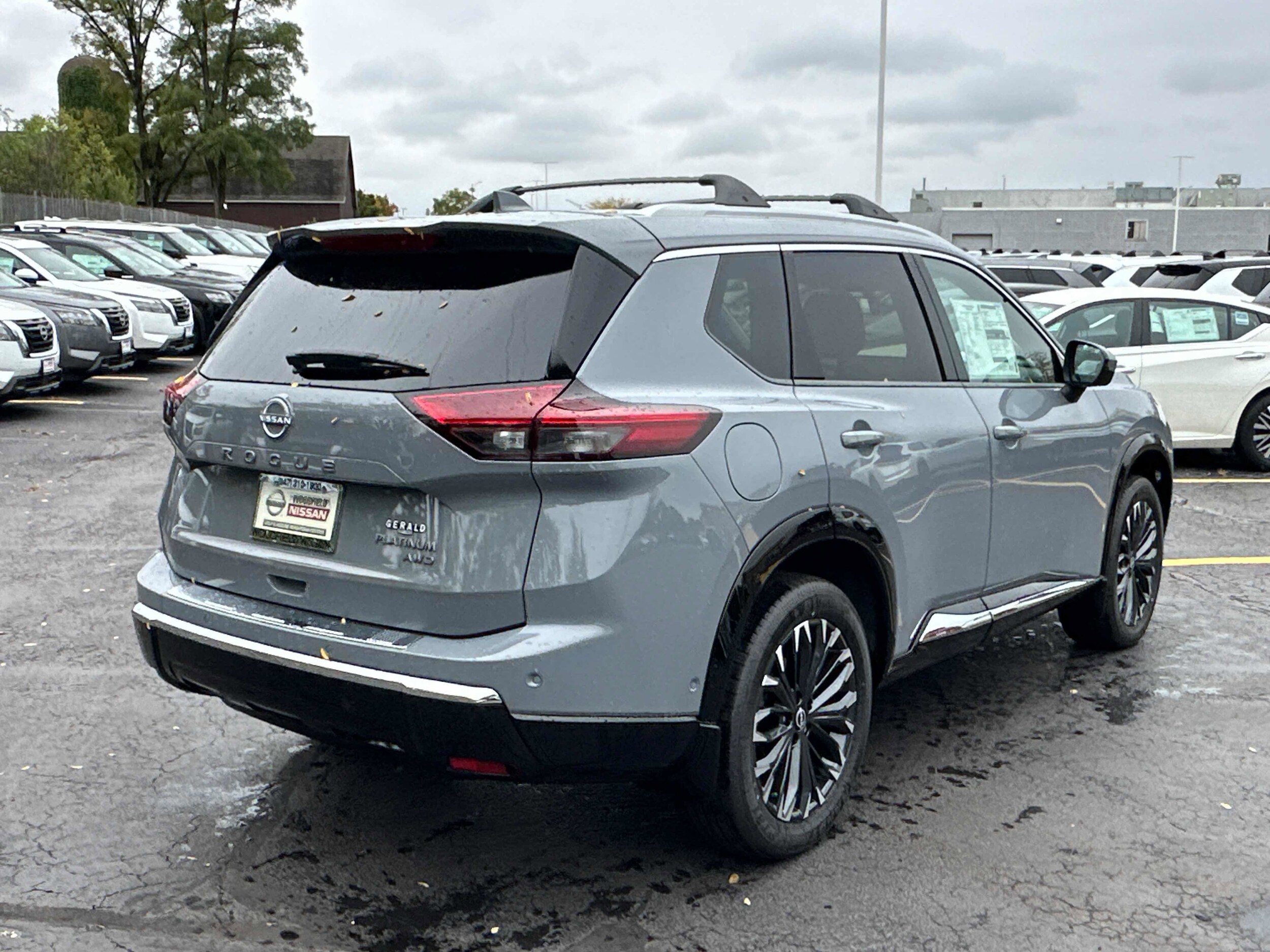 2025 Nissan Rogue Platinum photo 4