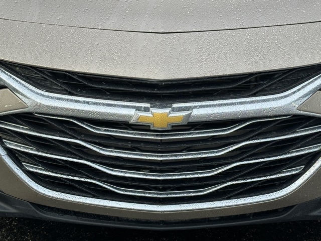2023 Chevrolet Malibu LT photo 3