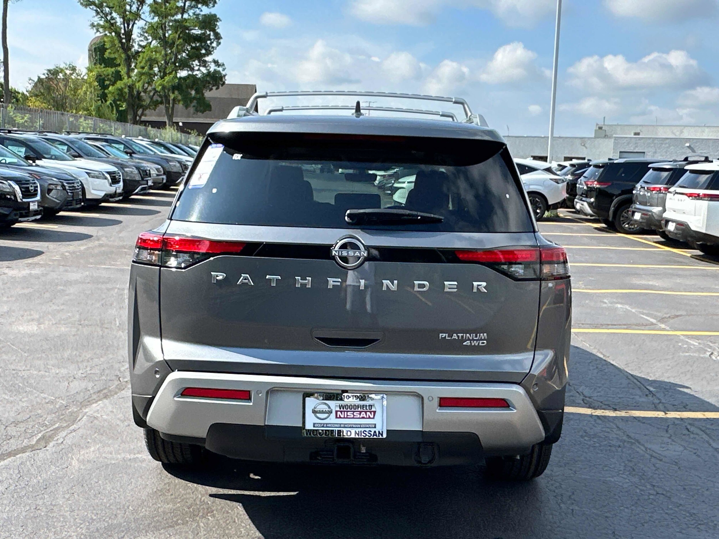 2025 Nissan Pathfinder Platinum photo 4